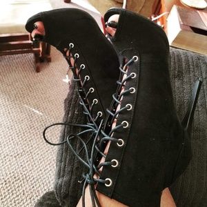 Black stiletto booties size 9